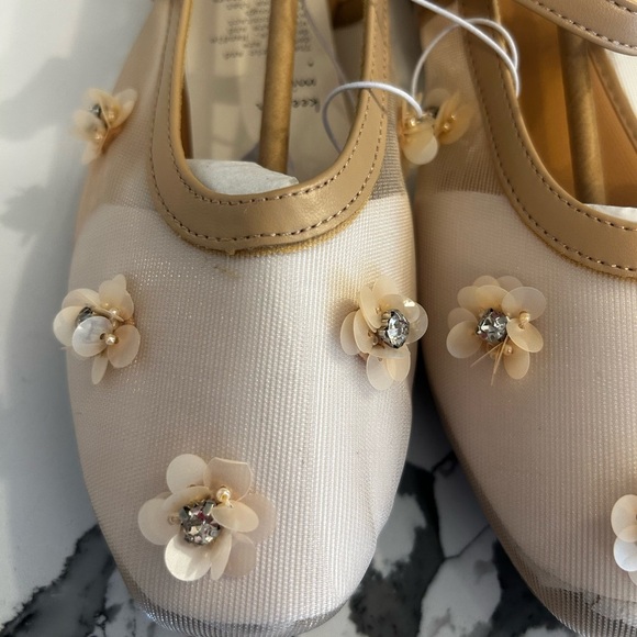 Floral Embellished Beige Mary Jane Shoes NWT 8 - Picture 2 of 4